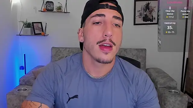 Snapshot of dylanspencer28 chatting on October 26, 12:11 am dylanspencer28 online show from October 26, 12:11 am