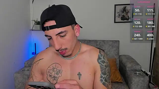 Snapshot of dylanspencer28 chatting on October 30, 2:21 am dylanspencer28 online show from October 30, 2:21 am