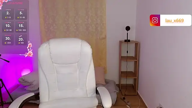 Snapshot of isabella1616 chatting on September 22, 2:39 am isabella1616 online show from September 22, 2:39 am