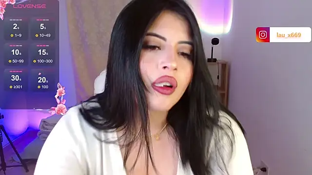 Snapshot of isabella1616 chatting on October 7, 4:02 am isabella1616 online show from October 7, 4:02 am
