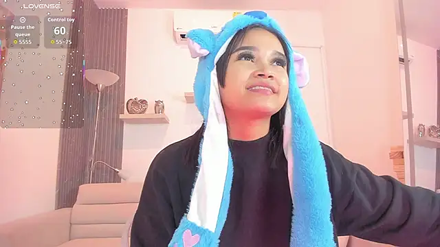 Snapshot of laurah_hill chatting on October 7, 12:17 pm laurah hill online show from October 7, 12:17 pm