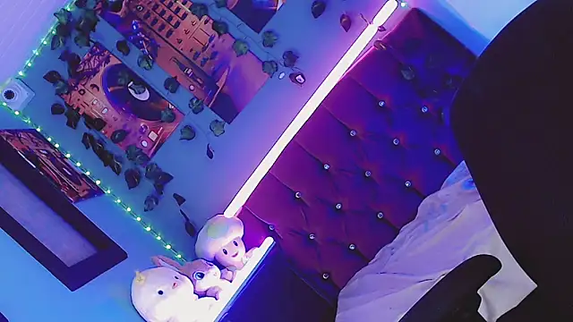 Arlet Zenere online show from February 13, 7:13 am