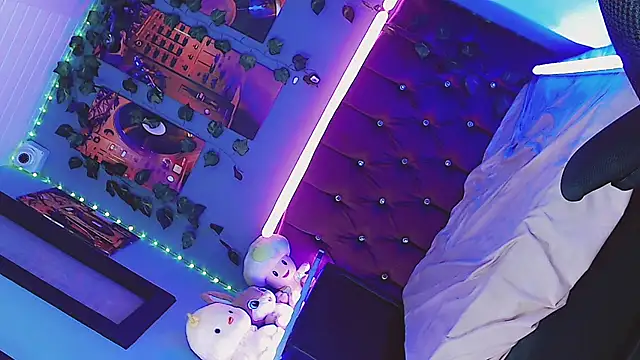 Arlet Zenere online show from February 8, 9:13 am