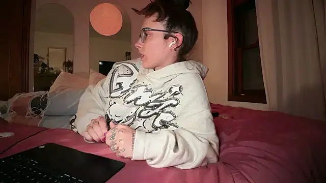 bunnierotten online show from May 7, 5:22 am