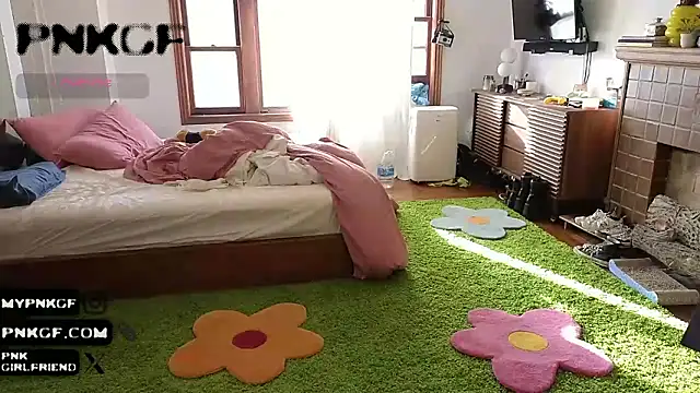 Snapshot of bunnierotten chatting on October 4, 12:01 am bunnierotten online show from October 4, 12:01 am