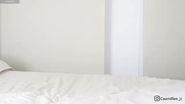 caamillee  online show from December 5, 4:33 am