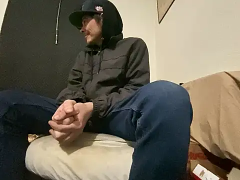 Snapshot of almighty_d chatting on February 3, 4:32 am almighty d online show from February 3, 4:32 am