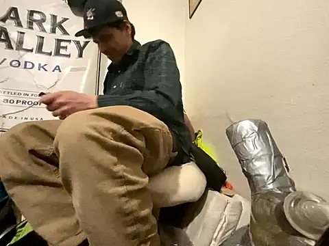 Snapshot of almighty_d chatting on January 6, 8:29 am almighty d online show from January 6, 8:29 am