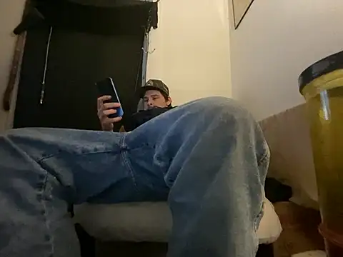 Snapshot of almighty_d chatting on February 16, 6:34 am almighty d online show from February 16, 6:34 am