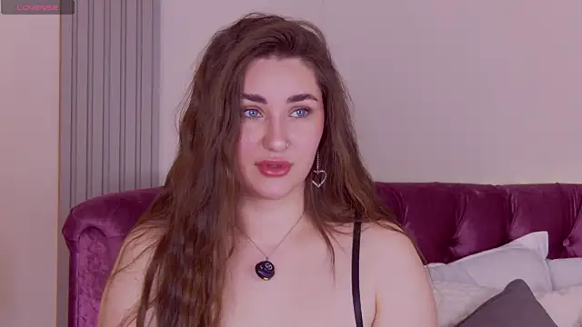 KiraBarlows online show from May 18, 8:13 pm