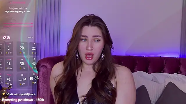 Snapshot of KiraBarlows chatting on December 4, 7:18 am KiraBarlows online show from December 4, 7:18 am