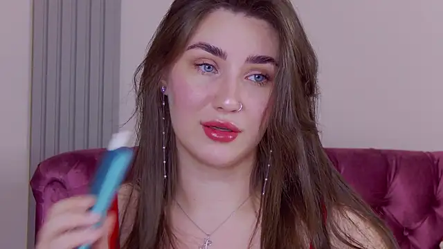 Snapshot of KiraBarlows chatting on November 11, 8:25 pm KiraBarlows online show from November 11, 8:25 pm