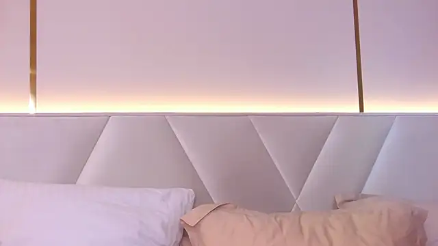 Snapshot of KiraBarlows chatting on March 7, 10:32 pm KiraBarlows online show from March 7, 10:32 pm