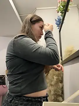 Snapshot of KiraBarlows chatting on September 27, 4:40 am KiraBarlows online show from September 27, 4:40 am