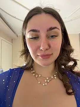 KiraBarlows online show from February 4, 8:15 pm