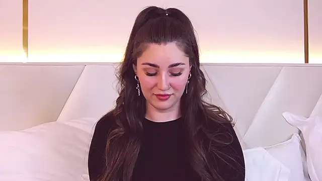 Snapshot of KiraBarlows chatting on March 21, 7:02 pm KiraBarlows online show from March 21, 7:02 pm