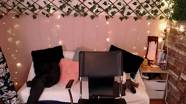 Snapshot of cute_bunny95 chatting on March 14, 9:54 pm cute bunny95 online show from March 14, 9:54 pm
