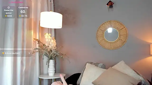 viviannehill hot online show from February 25, 9:58 pm