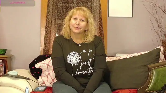 Snapshot of Badgirlpr2 chatting on February 1, 5:38 am Badgirlpr2 online show from February 1, 5:38 am