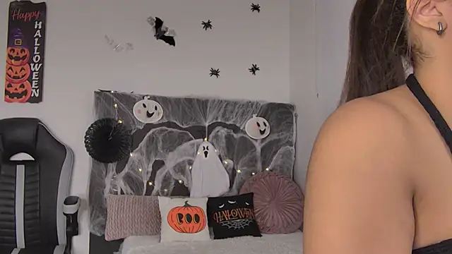 Snapshot of AmandaBrooks_18 chatting on October 12, 1:07 am AmandaBrooks 18 online show from October 12, 1:07 am