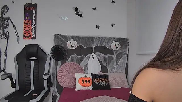 Snapshot of AmandaBrooks_18 chatting on October 15, 1:26 am AmandaBrooks 18 online show from October 15, 1:26 am