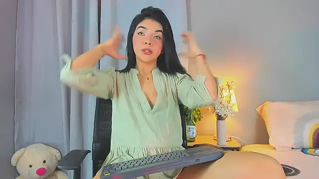 Snapshot of GABRIELAM_MS chatting on July 13, 4:23 am GABRIELAM MS online show from July 13, 4:23 am