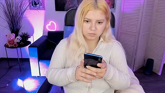 DiaAngell online show from November 22, 9:46 pm