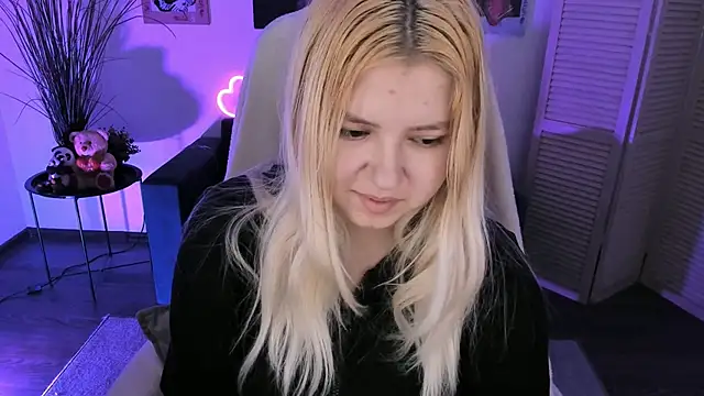 DiaAngell online show from November 28, 7:47 pm