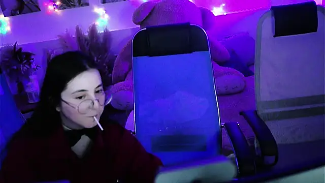 DiaAngell online show from March 1, 8:20 pm