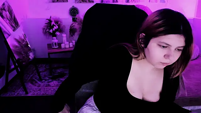 Snapshot of DiaAngell chatting on May 8, 7:50 pm DiaAngell online show from May 8, 7:50 pm