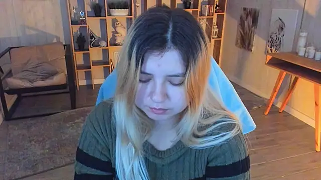 DiaAngell online show from October 26, 7:47 pm