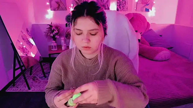 DiaAngell online show from April 5, 7:31 pm