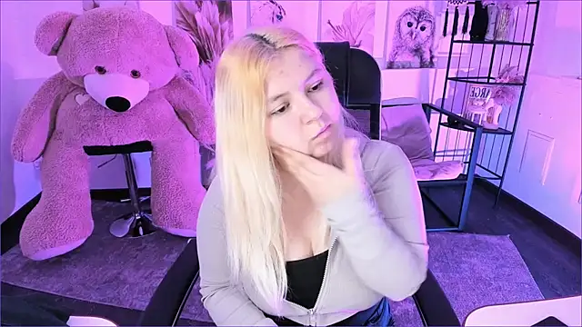 DiaAngell online show from November 30, 6:09 pm