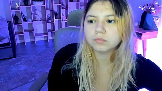 DiaAngell online show from November 5, 7:28 pm