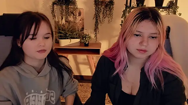 DiaAngell online show from March 13, 8:58 pm