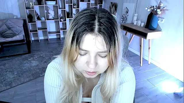 DiaAngell online show from November 7, 6:12 pm