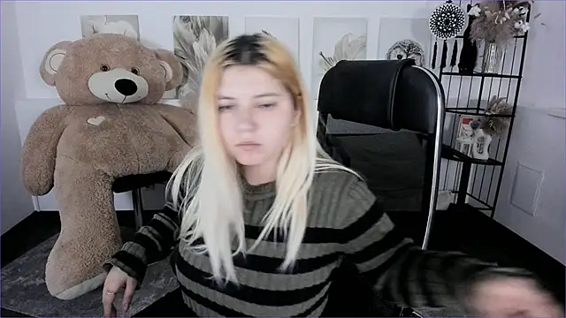 DiaAngell online show from January 15, 1:31 am