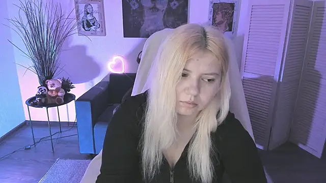 DiaAngell online show from November 29, 8:42 pm