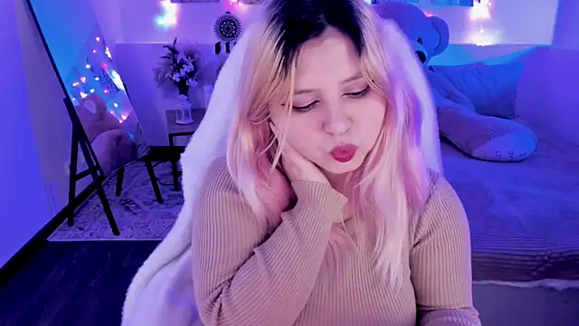 DiaAngell online show from April 12, 8:01 pm