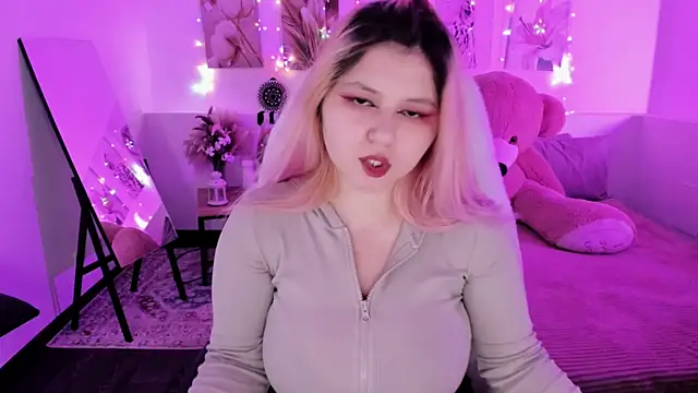 DiaAngell online show from April 7, 7:48 pm