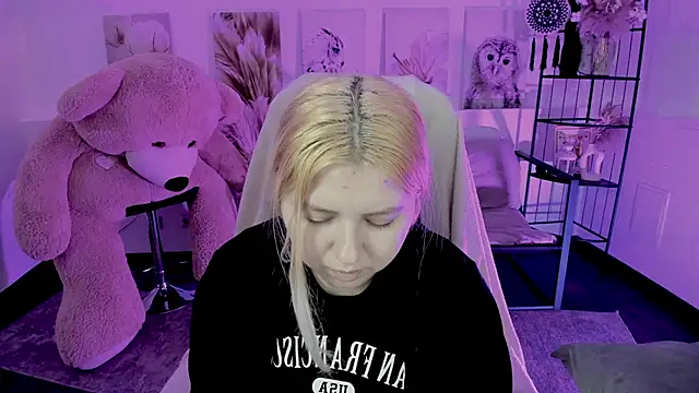 DiaAngell online show from November 25, 8:42 pm