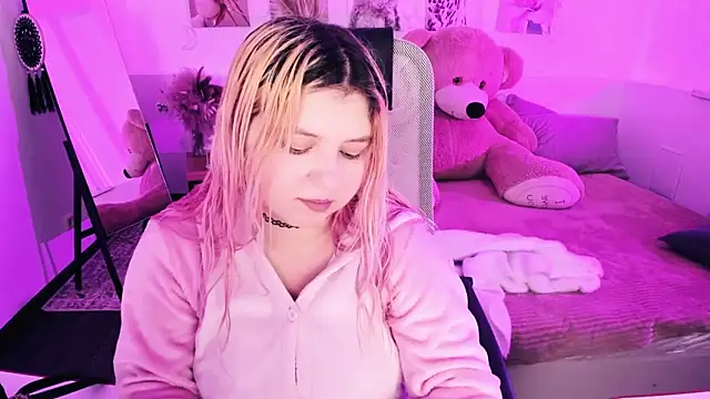 DiaAngell online show from February 24, 7:26 pm