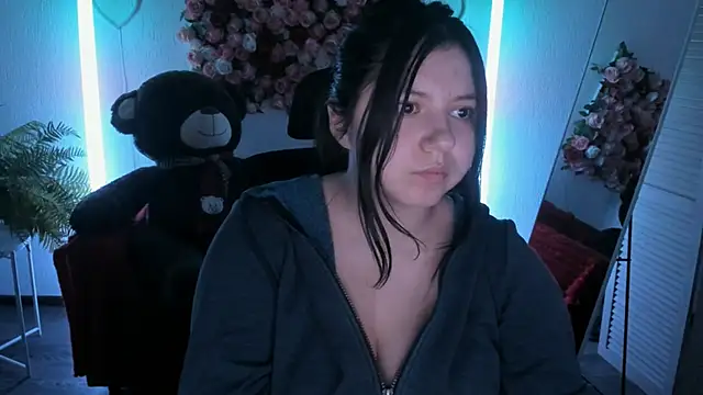 Snapshot of DiaAngell chatting on June 3, 8:35 pm DiaAngell online show from June 3, 8:35 pm