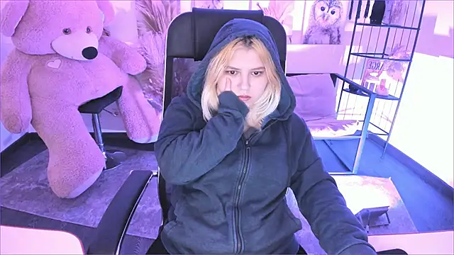 DiaAngell online show from December 13, 8:04 pm