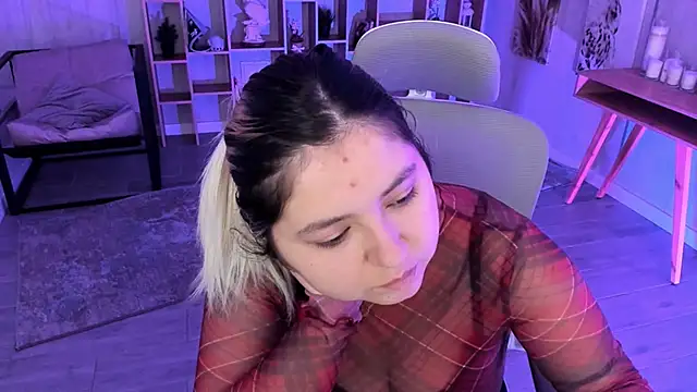 DiaAngell online show from October 24, 8:19 pm