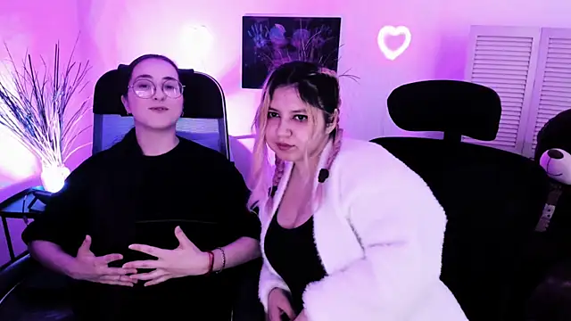 DiaAngell online show from April 3, 8:48 pm