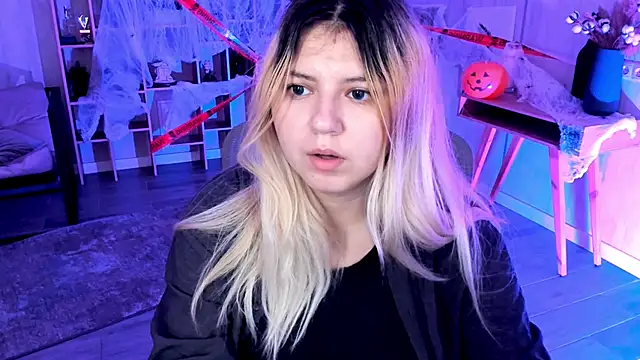 DiaAngell online show from November 1, 7:52 pm