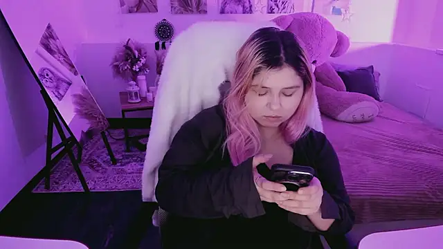 DiaAngell online show from March 14, 7:42 pm