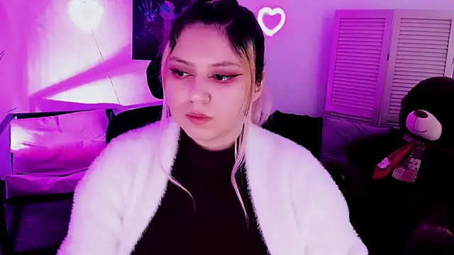 DiaAngell online show from April 4, 8:04 pm