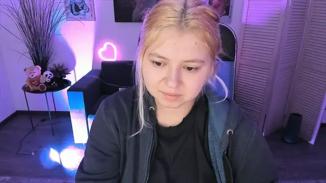 DiaAngell online show from November 23, 7:46 pm